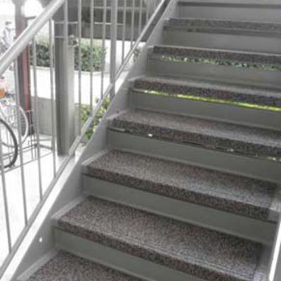 「階段用MYゴムマット」外部階段のリノベーションに有効なゴムチップタイプ