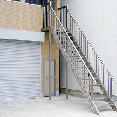 高い施工性を備えたアルミ階段のスタンダード「外部用階段 ステアーズ」