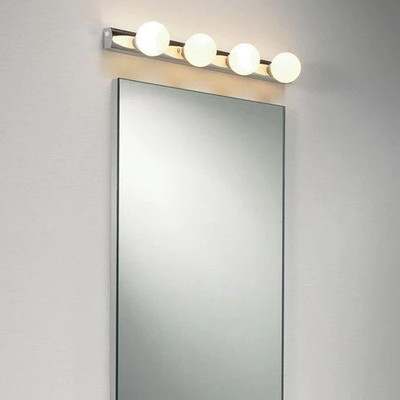 〈astro〉「LEDミラーライト 4灯 GBK021」鏡の上に設置する照明
